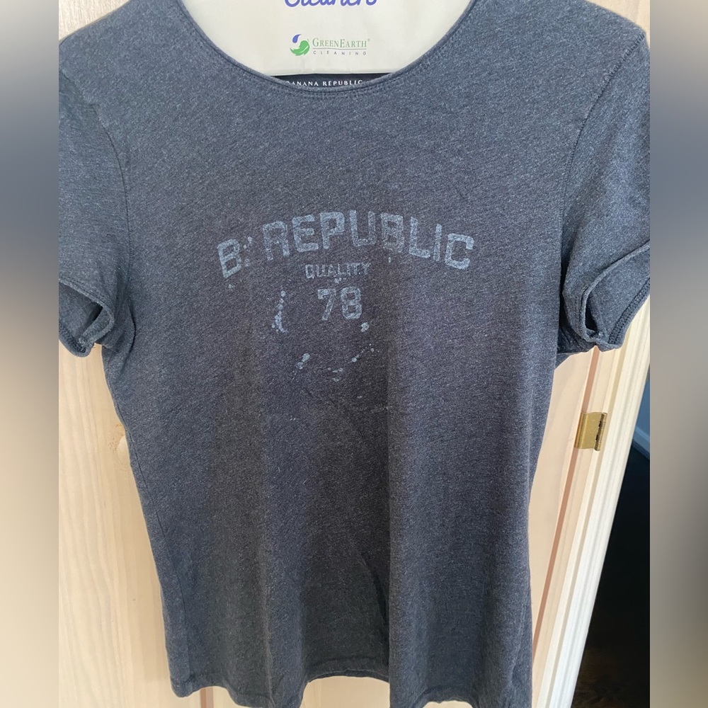 Banana Republic tee